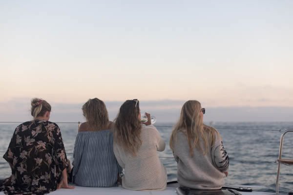 Lifestyle blogger's wine-filled boat trip with friends - Zaca
